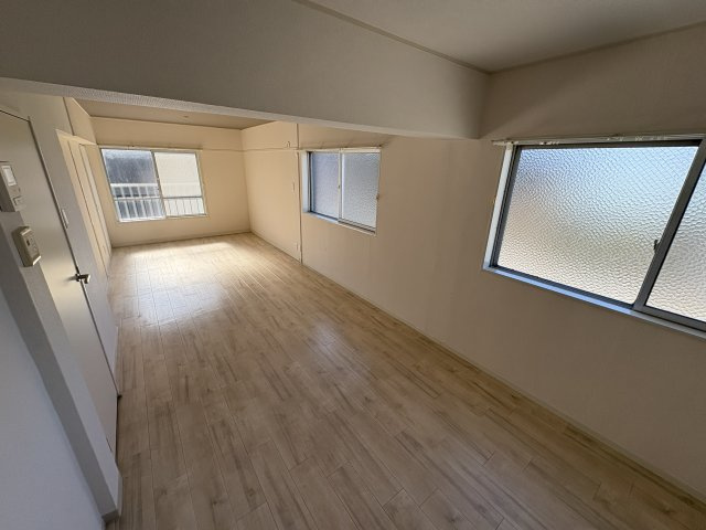 南五葉ハイツの居間・リビング