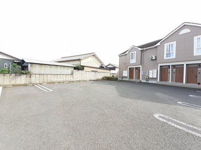 【駐車場】 | メゾン・エクセルＤ | 駐車場に車を止められます