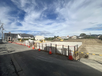 【前面道路含む現地写真】