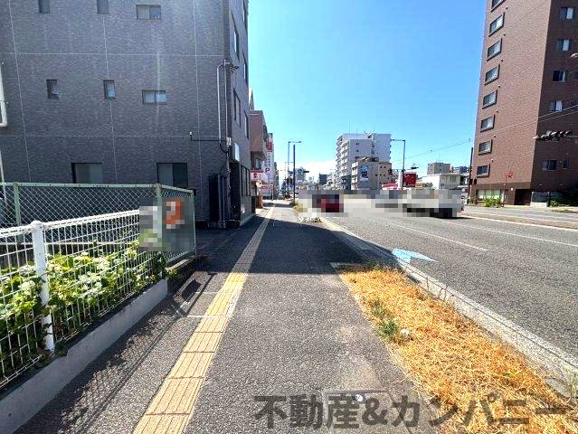 松山市本町５丁目の売地の前面道路含む現地写真|前面道路含む現地写真です