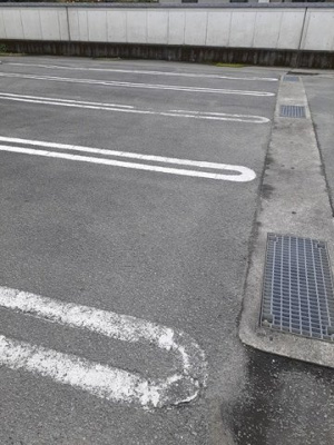 【駐車場】 | シャン・ドゥ・フルール | 駐車場があるので、車を買う予定の方も安心です