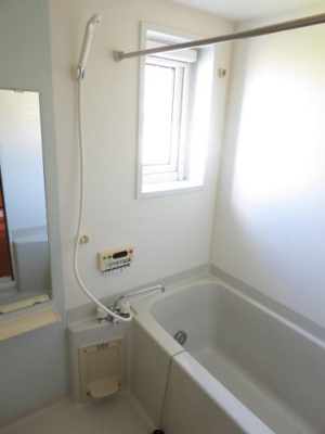 【浴室】 | シャン・ドゥ・フルール | コンパクトで使いやすいお風呂です