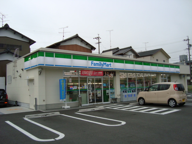ブルーサンズ　ロフティーの周辺|ファミリーマート（柱店）まで700ｍ
