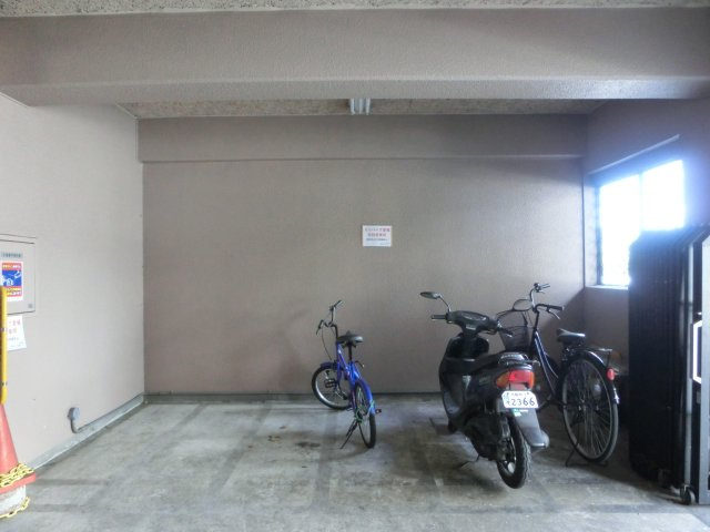 エステムコート四天王寺夕陽丘Ⅱの駐車場