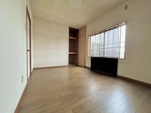 売中古戸建　中央区曳馬一丁目の洋室|2階の洋室。収納スペースも完備！