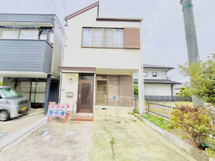 売中古戸建　中央区曳馬一丁目の外観|駐車場スペース1台有り！