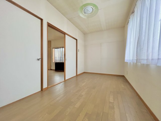 売中古戸建　中央区曳馬一丁目の洋室|電気がついております〇