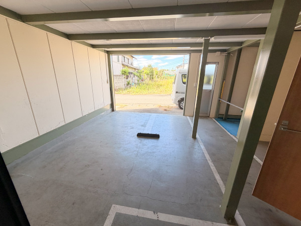 西貝塚貸店舗の内装