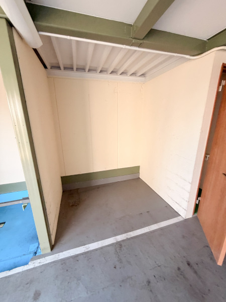 西貝塚貸店舗の内装