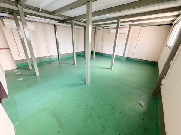 西貝塚貸店舗の内装