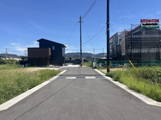 【前面道路含む現地写真】