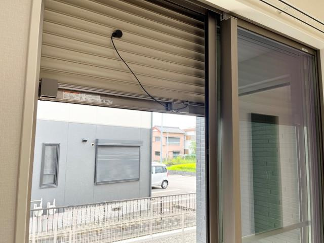 （仮称）市原市市原新築アパートのセキュリティ|窓シャッター（イメージ）