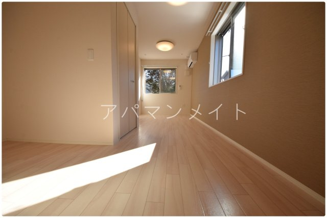 【寝室】 | コンフォールK | 開放的な寝室です