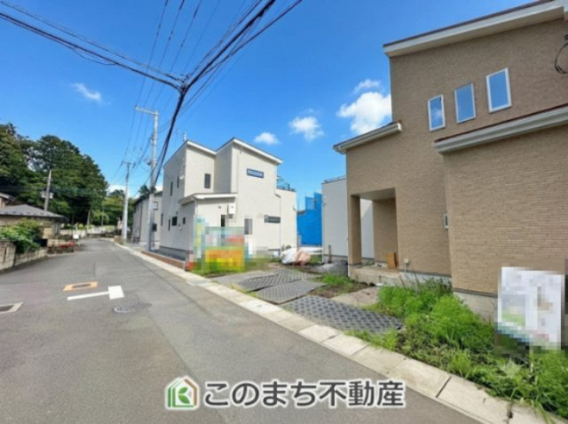 いろどりアイタウン宇都宮市野沢町23-P1　10号棟の前面道路含む現地写真|前面道路は交通量が少なく、運転が苦手な方でも落ち着いて出し入れ出来ます☆
