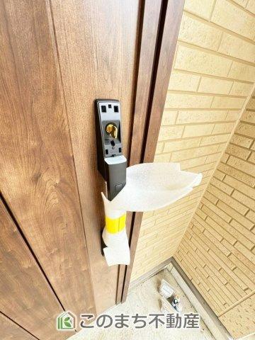 いろどりアイタウン宇都宮市野沢町23-P1　10号棟の設備|玄関のカギはワンタッチでダブルロックが可能なカードキーを採用しております☆

