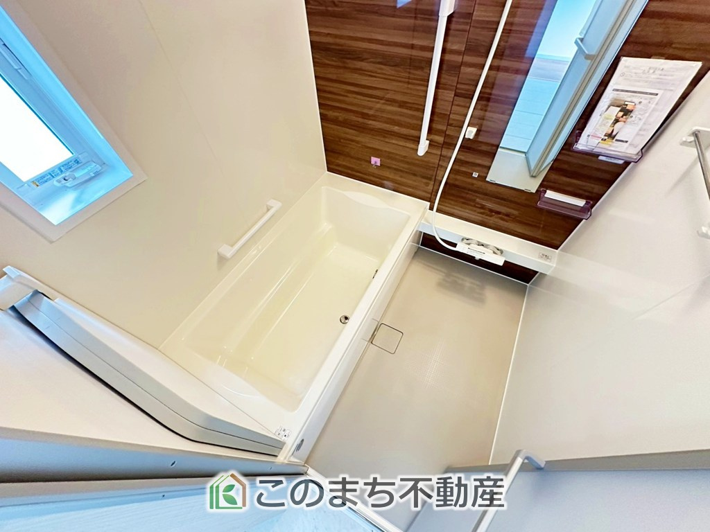 いろどりアイタウン宇都宮市野沢町23-P1　10号棟の浴室|"ゆったり１坪バスには換気・乾燥・暖房機能付き！！
大人も足を伸ばせるゆったり浴槽！！
ご家族皆さんで入っても、一人でゆっくり入っても一日の疲れを癒してくれるお風呂です！！"
