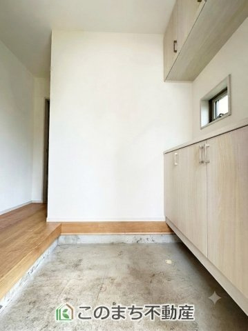 いろどりアイタウン宇都宮市野沢町23-P1　10号棟の玄関|広々とした玄関スペース♪たくさんの靴を収納できる下駄箱もございます。
