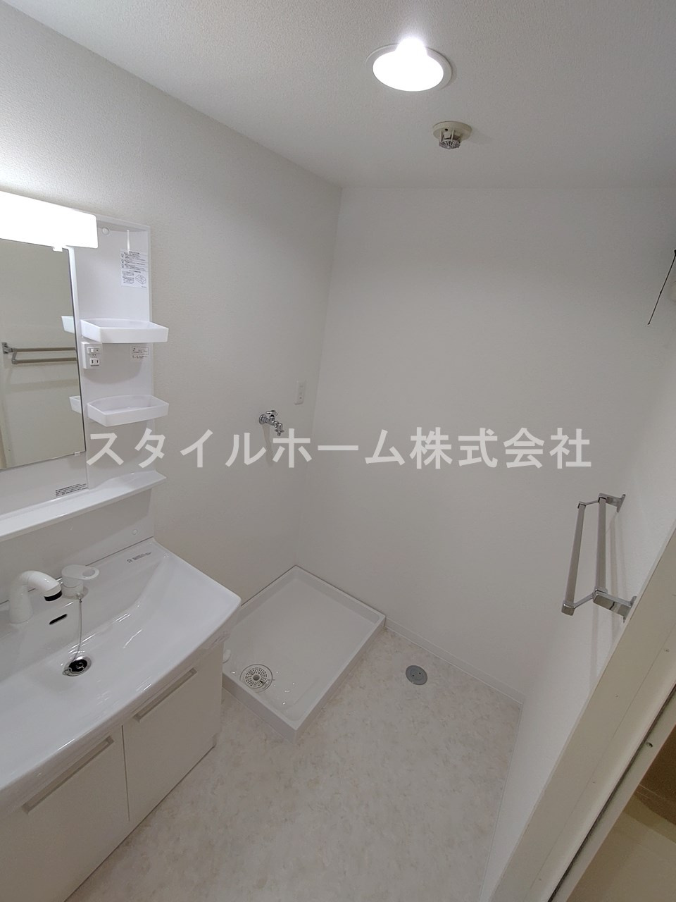 アビタシオン国府の洗面所|同建物内別部屋の写真です。