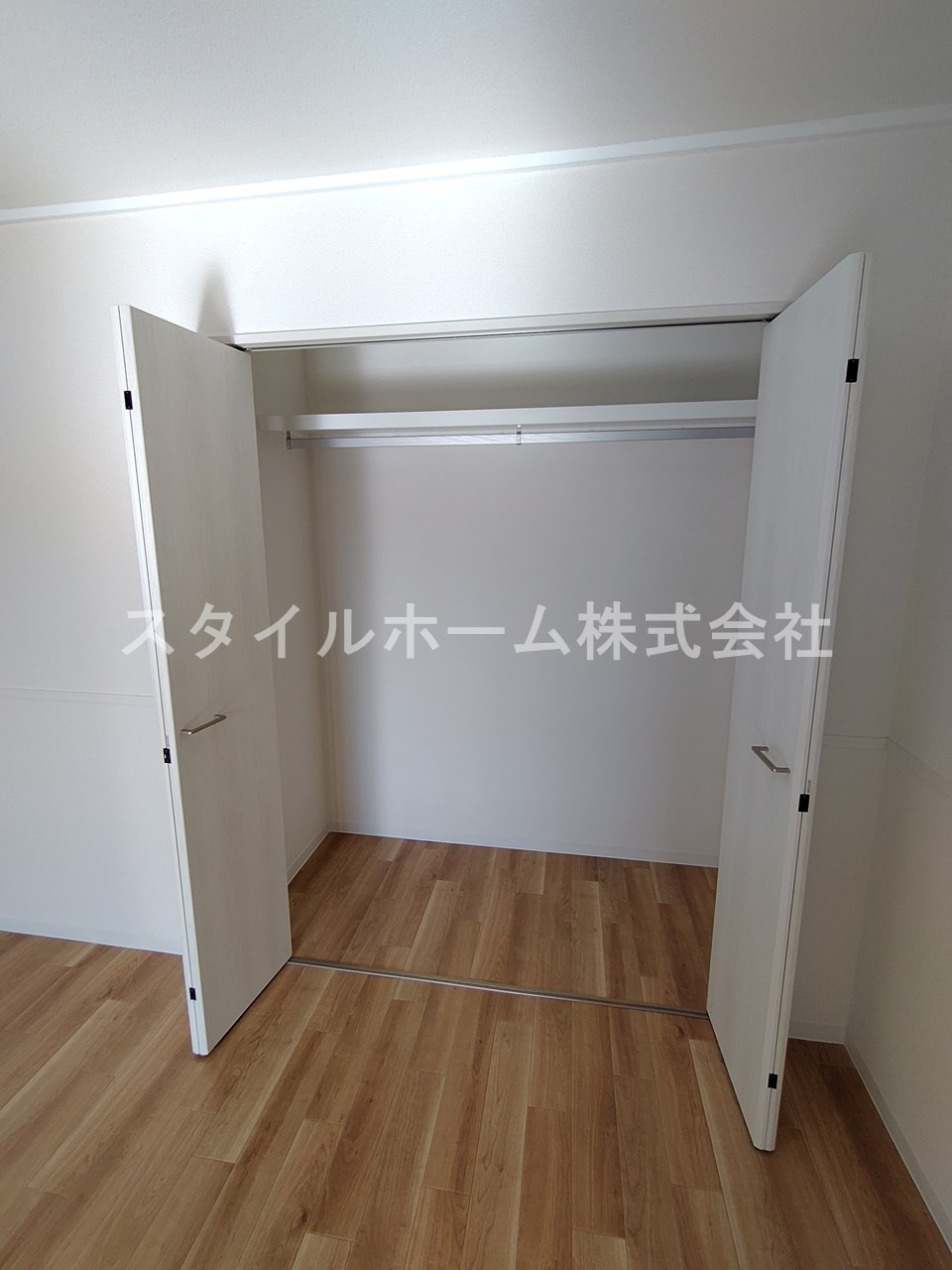 アビタシオン国府の収納|同建物内別部屋の写真です。