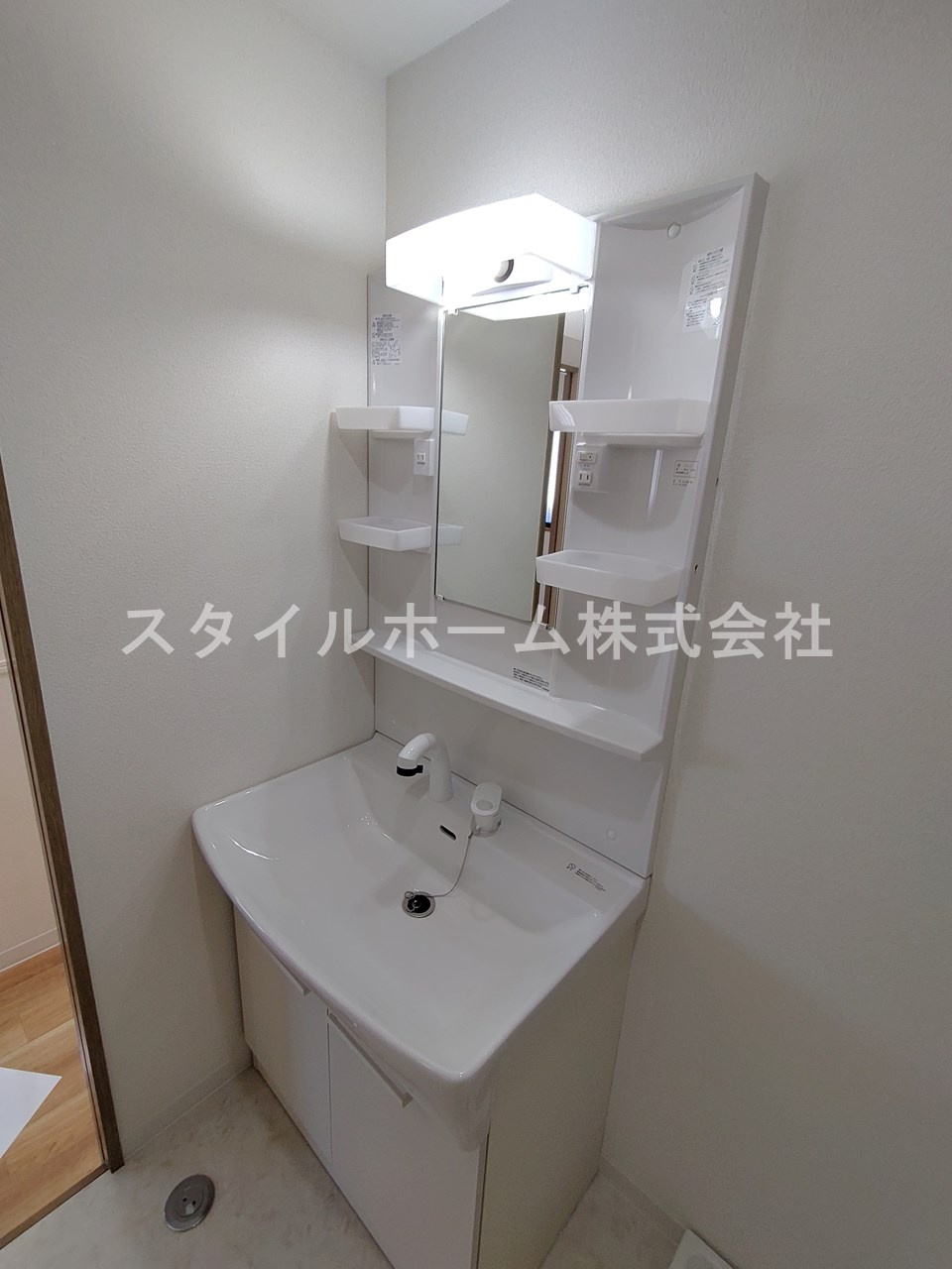 アビタシオン国府の独立洗面台|同建物内別部屋の写真です。