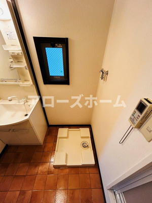 【玄関】 | サンガーデン高津橋 | ※室内写真は前回募集の２階居室につきイメージです。