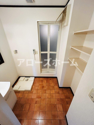 【玄関】 | サンガーデン高津橋 | ※室内写真は前回募集の２階居室につきイメージです。