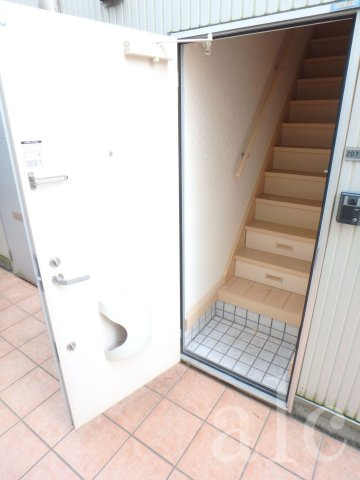 杉並区阿佐谷北４丁目のアパートの玄関