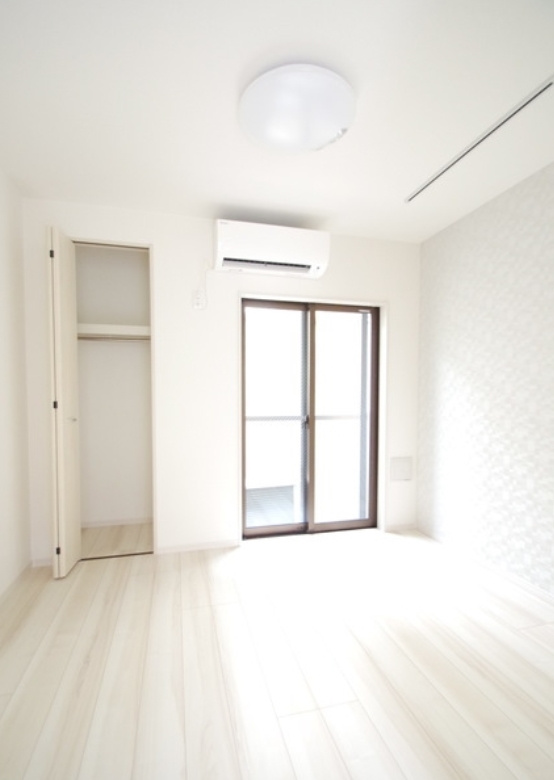 川崎市麻生区金程１丁目のアパートの居間・リビング