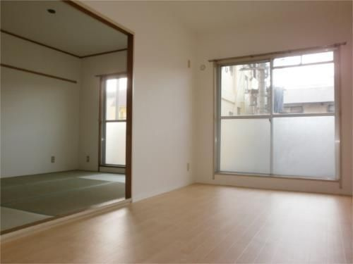 スリースター泉尾の居間・リビング