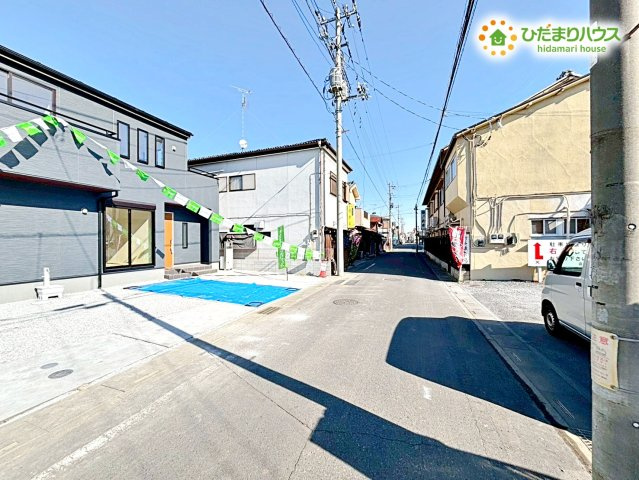深谷市田所町第2　新築一戸建て　リーブルガーデン　02の前面道路含む現地写真|前面道路5ｍ！車の出し入れもスムーズ！
日当たりを妨げない、ゆったりとした住環境が整っています！