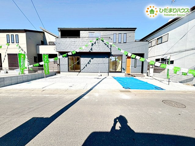 深谷市田所町第2　新築一戸建て　リーブルガーデン　02の駐車場|並列駐車5台可能！！
お友達や親戚が多い方はもちろん、カーライフも楽しめちゃいますね♪