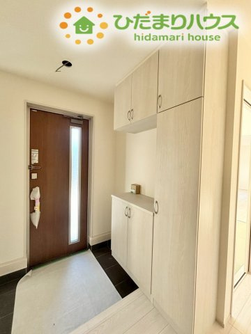 深谷市田所町第2　新築一戸建て　リーブルガーデン　02の収納|白を基調とした明るい玄関ホールは、清潔感があり広々とした印象を与えます！
お好きなインテリアを飾って一日の始まりと終わりを素敵なものに♪