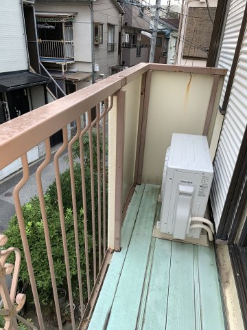 ハイツ江川A棟の玄関