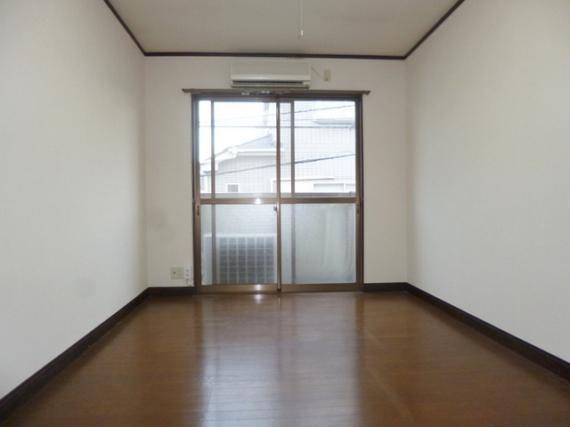 ハイランドＭＡの居間・リビング|洋室７．５帖のお部屋です。