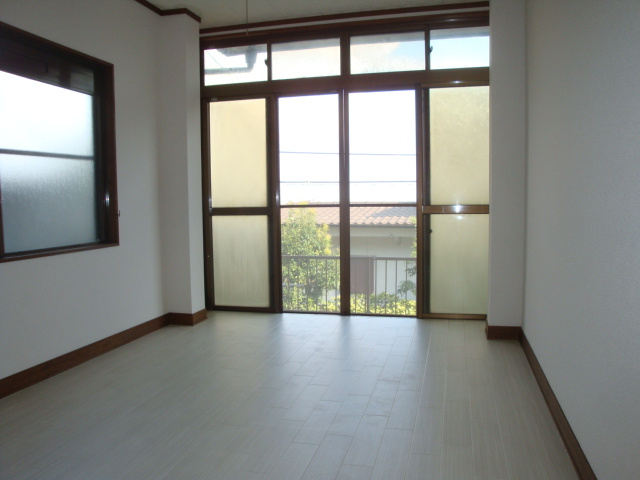 雲雀丘3丁目貸家の洋室