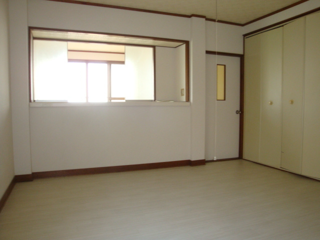雲雀丘3丁目貸家の寝室