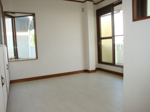 雲雀丘3丁目貸家の寝室