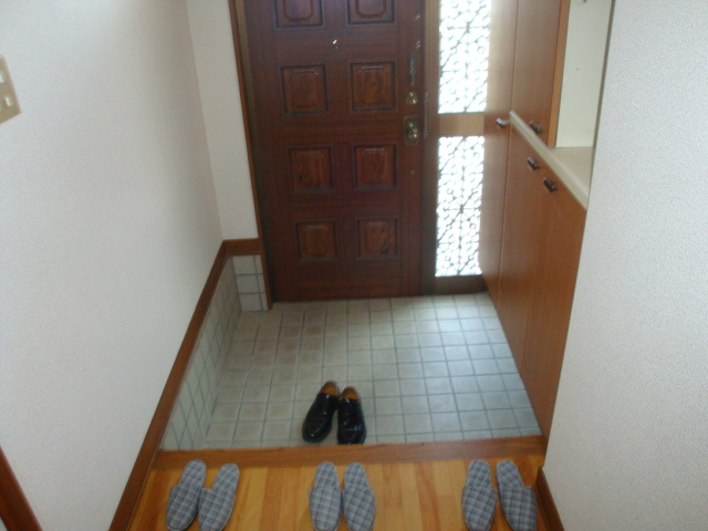 雲雀丘3丁目貸家の玄関