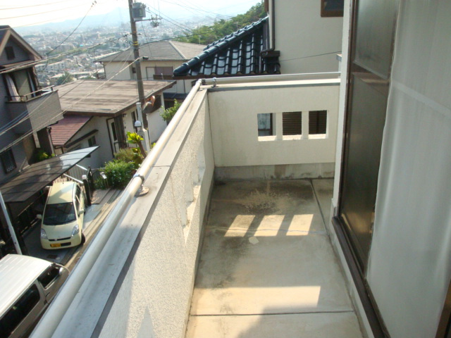 雲雀丘3丁目貸家のバルコニー
