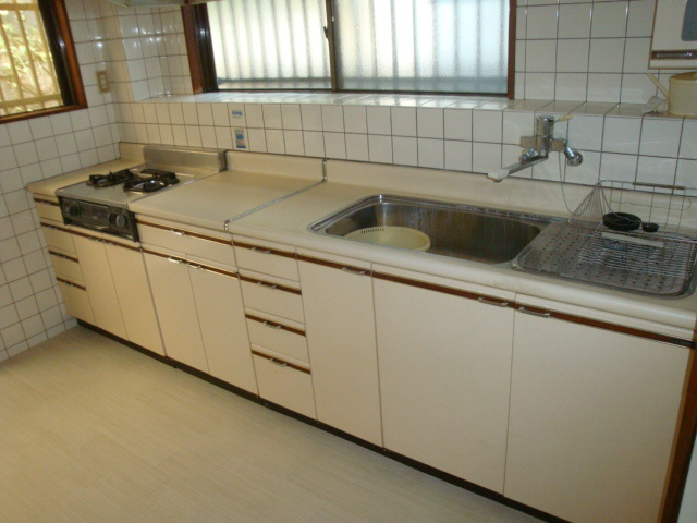 雲雀丘3丁目貸家のキッチン