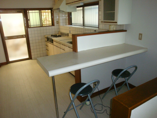 雲雀丘3丁目貸家のキッチン