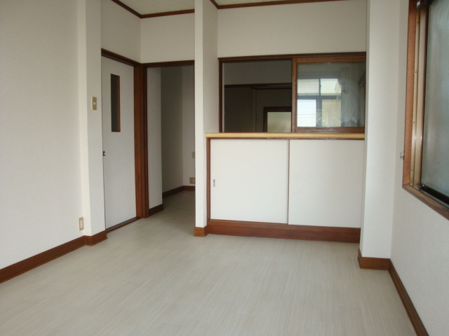 雲雀丘3丁目貸家の居間・リビング