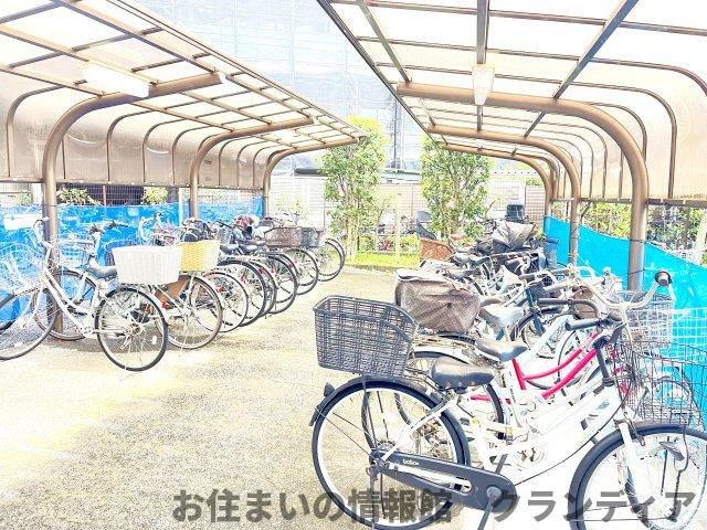 ネオコーポ第2お花茶屋の駐輪場|ドキドキの新生活も、安心してスタート。ぴったりの住まいを見つけませんか？クランディアが一緒に住まい選びをサポートします‼　まずは、お気軽にお問合せください　＃クランディア