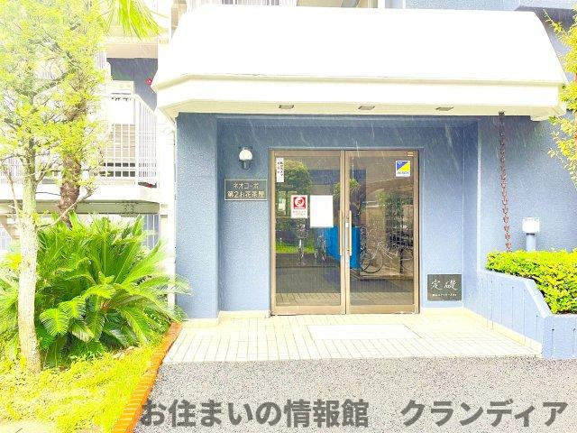 ネオコーポ第2お花茶屋のエントランス|ドキドキの新生活も、安心してスタート。ぴったりの住まいを見つけませんか？クランディアが一緒に住まい選びをサポートします‼　まずは、お気軽にお問合せください　＃クランディア