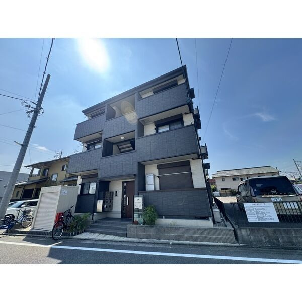 Ｌｉｖｉｎｇ岡崎駅前の外観