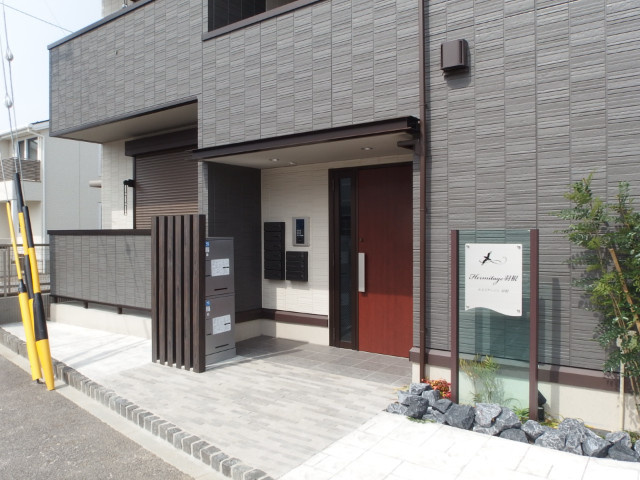 Hermitage羽根(エルミタージュ)のエントランス