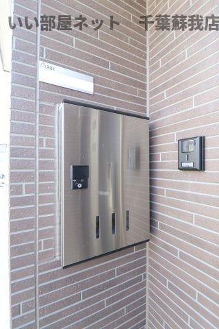（仮称）市原市市原新築アパートのエントランス|宅配ボックスがあると、自分の時間を有効活用できますね！