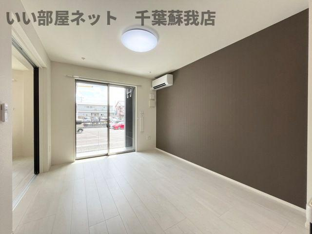 （仮称）市原市市原新築アパートの居間・リビング|ゆったりとしたリビングです