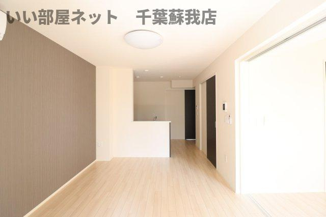 （仮称）市原市市原新築アパートの居間・リビング|居間です