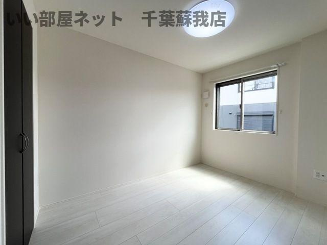 （仮称）市原市市原新築アパートの寝室|落ち着いた色調の寝室です